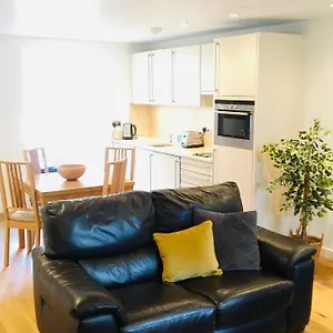 My-canning Street Apartment