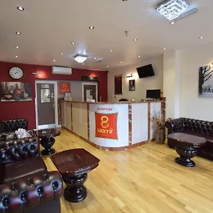 Hotel Lucky 8